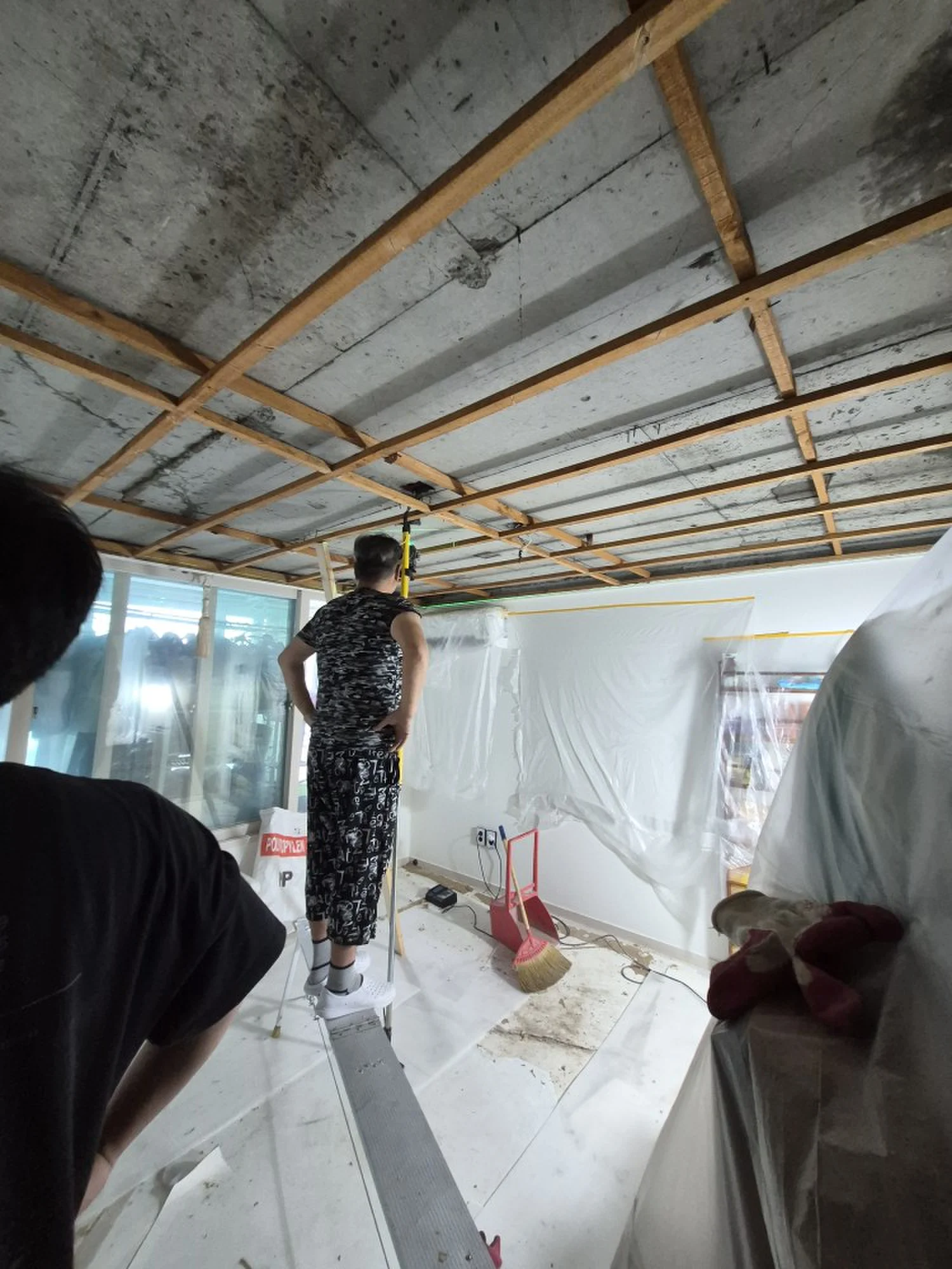 서해구 한국아파트 안방 천장 각목 덴조 틀 작업 시공전